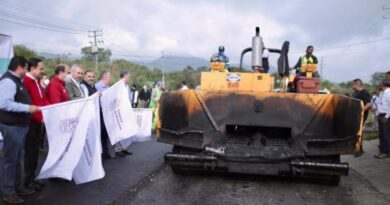 Arranca Ramírez Bedolla rehabilitación en la carretera de Tangancícuaro