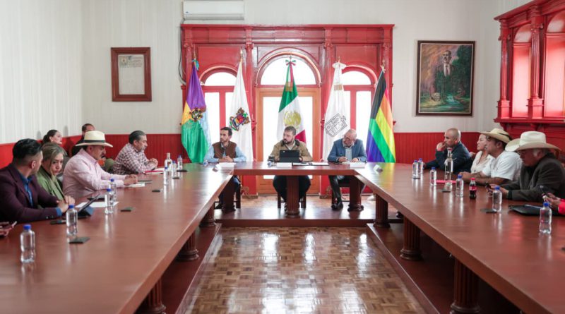 Raúl Zepeda refrenda atención y respaldo institucional a mezcaleros de Michoacán