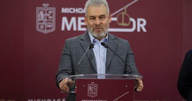 Data hará historia como primer programa de internet universal y gratuito para estudiantes: Bedolla