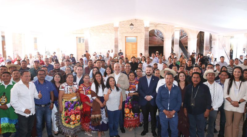 Bedolla garantiza obras convenidas para todos los autogobiernos indígenas de Michoacán