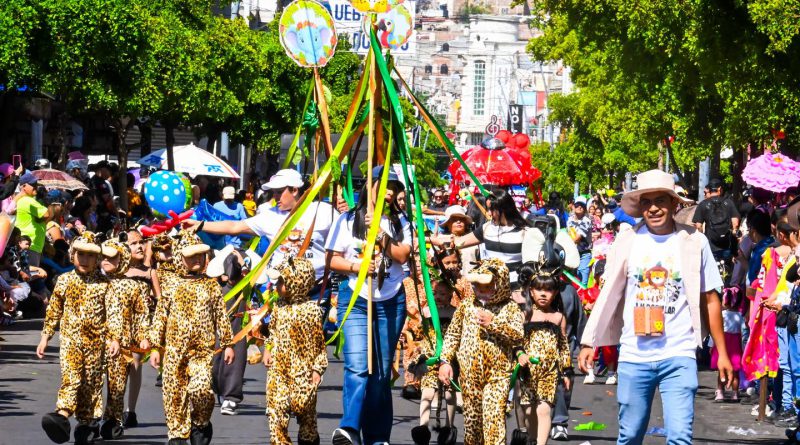 Sahuayo celebra la primavera con un desfile lleno de alegría y participación ciudadana