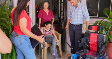 Gestos que transforman vidas: entregan sillas de ruedas a mujeres de Sahuayo