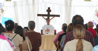 Con misas recordaron en los panteones de Sahuayo a las mamás ausentes.
