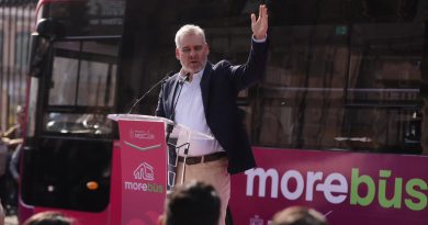 Proyecta Bedolla ampliación de la ruta del Morebús hasta el Mercado Independencia