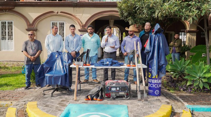Manuel Gálvez fortalece a trabajadores municipales con entrega de equipo para labores en campo en Sahuayo