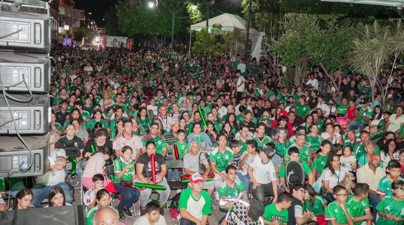 Sahuayo vibra con el triunfo de México ante Ecuador; la Plaza Principal se convierte en punto de encuentro para la afición