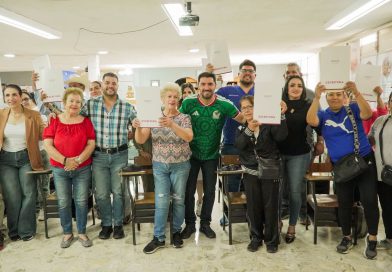 Treinta familias de Sahuayo fortalecen su patrimonio con la entrega de escrituras