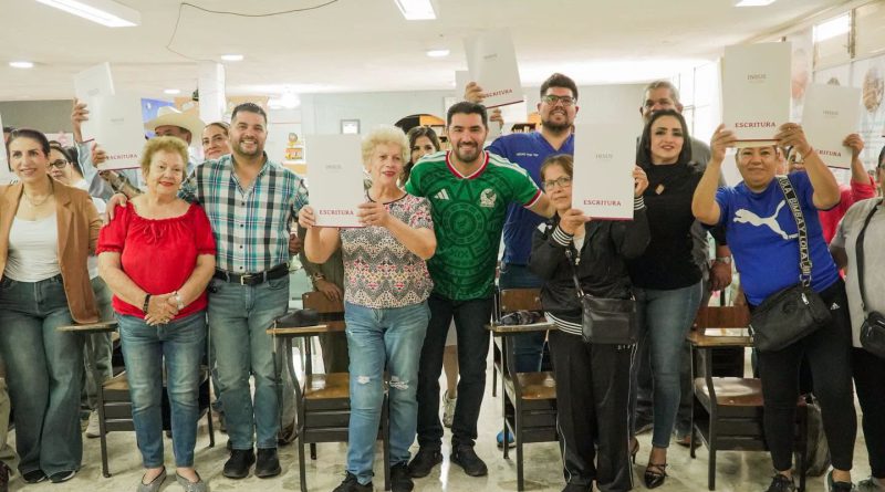 Treinta familias de Sahuayo fortalecen su patrimonio con la entrega de escrituras