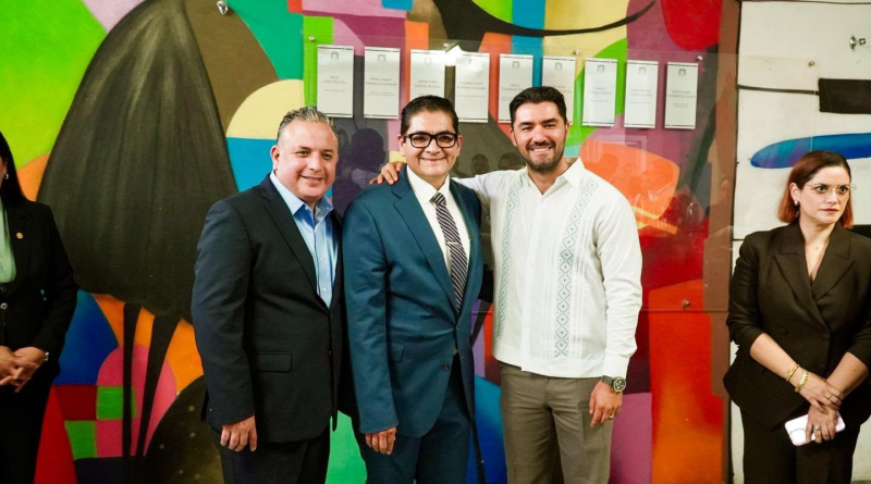 Manuel Gálvez Sánchez acompaña a Arturo Hernández en su Segundo Informe de Gobierno en Tangancícuaro