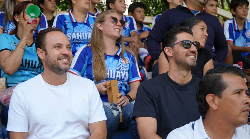 Emotivas finales de fútbol infantil reúnen a familias y jóvenes deportistas en Sahuayo