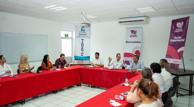 Amplían beneficios de la tarjeta Orgullo Migrante con respaldo de empresarios en Lázaro Cárdenas
