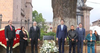 Encabeza Bedolla homenaje a víctimas de los atentados de 2008 en Morelia
