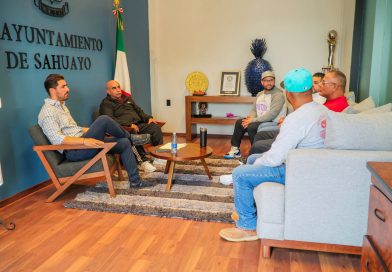 Manuel Gálvez impulsa la rehabilitación de la cancha de béisbol para fortalecer el deporte en Sahuayo