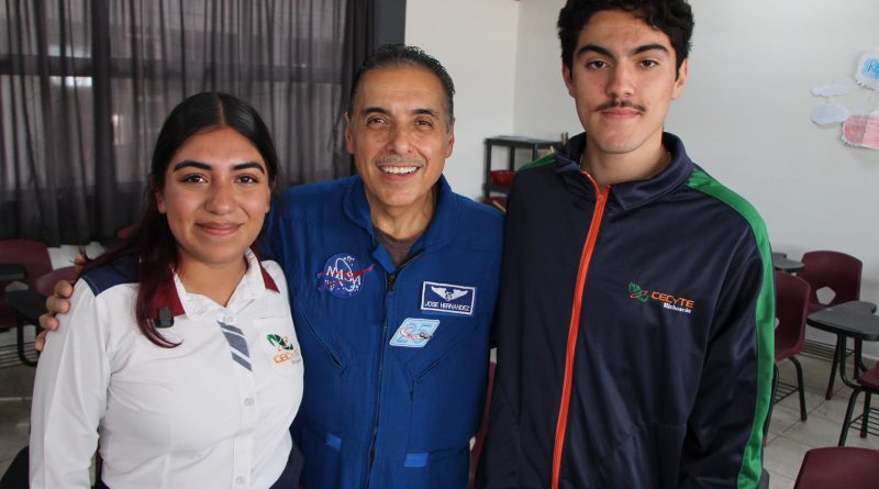 Orgullo michoacano en la NASA: Astronauta mexicano distingue a jóvenes del Cecytem