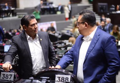 Ernesto Núñez Aguilar presenta iniciativa para expedir la nueva Ley de Imagen Institucional: «las instituciones pertenecen a los ciudadanos, no a los partidos»